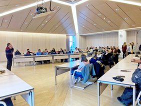 Eindrücke der Veranstaltung für Eltern von vierjährigen Kindern im Ratssaal.