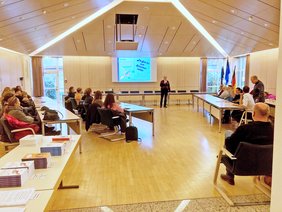 Eindrücke der Veranstaltung für Eltern von vierjährigen Kindern im Ratssaal.