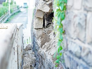 Schaden an Steinmauer Schwarzenbergstraße