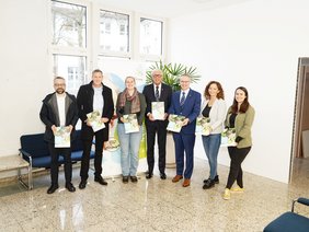 Ein Gruppenfoto aller an dem Pressetermin beteiligten Personen.