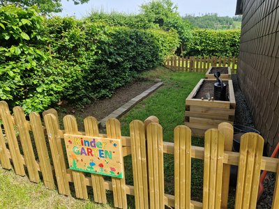Garten mit Hochbeeten