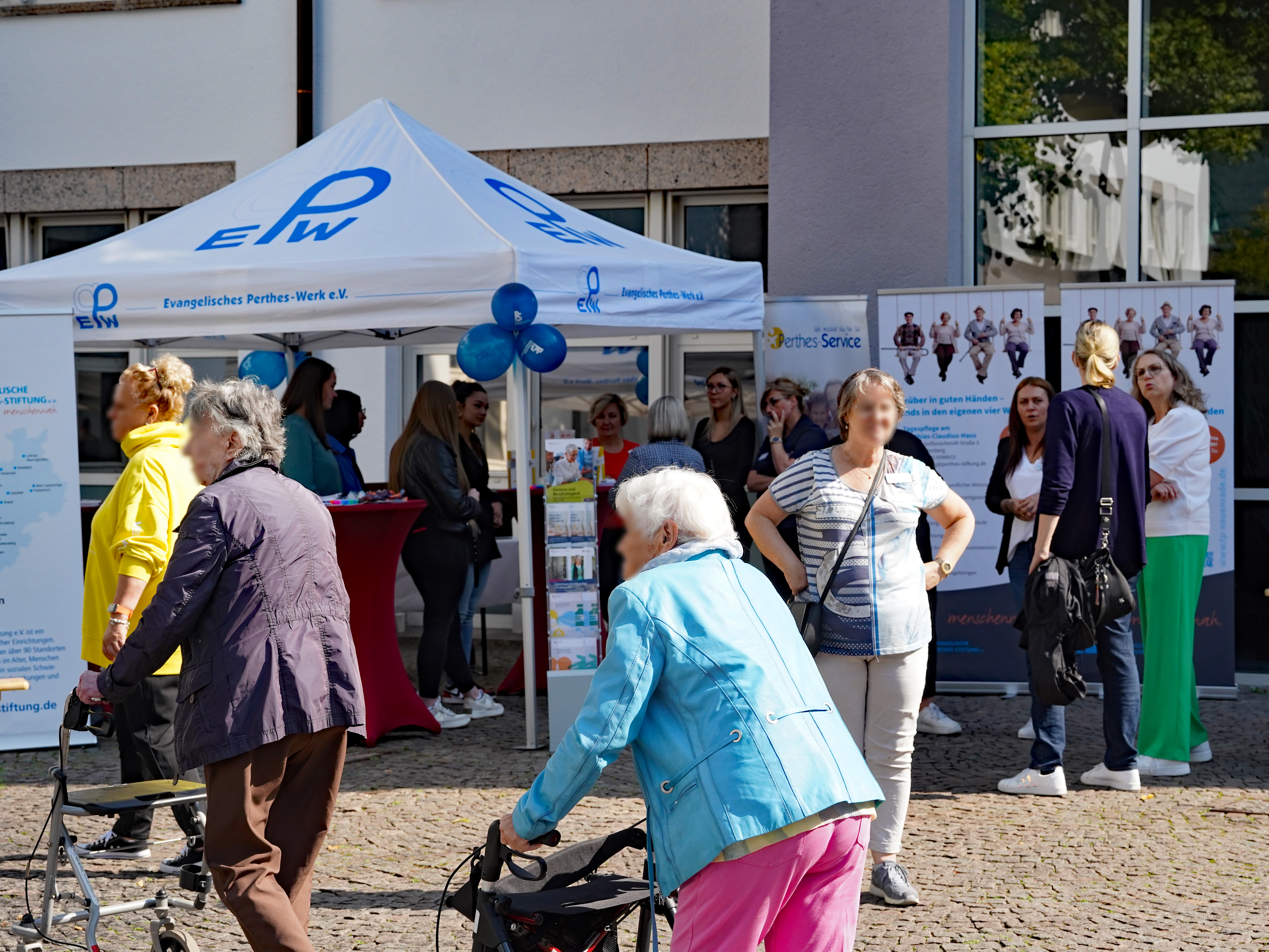 Eindrücke vom Rollatortag 2024 in Plettenberg, an und im Rathaus.