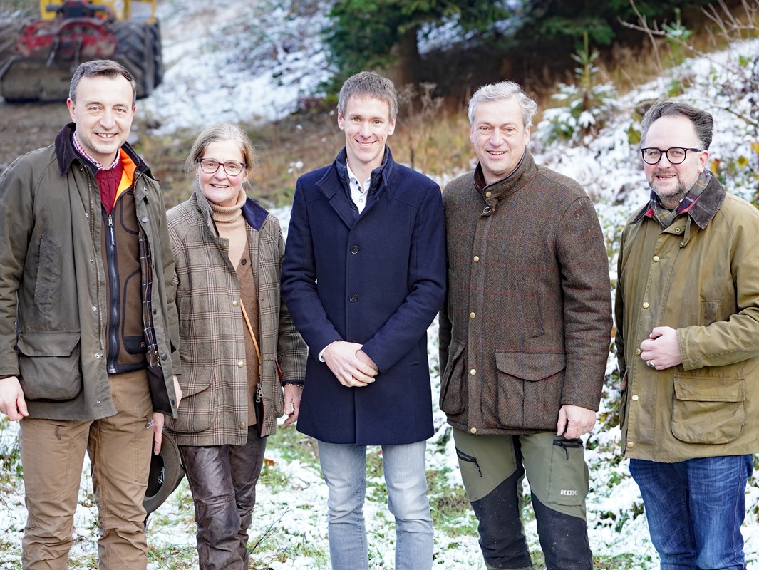 Eindrücke von der Kanzlertanne im Wald der Familie von Wrede, vor der Fällung.