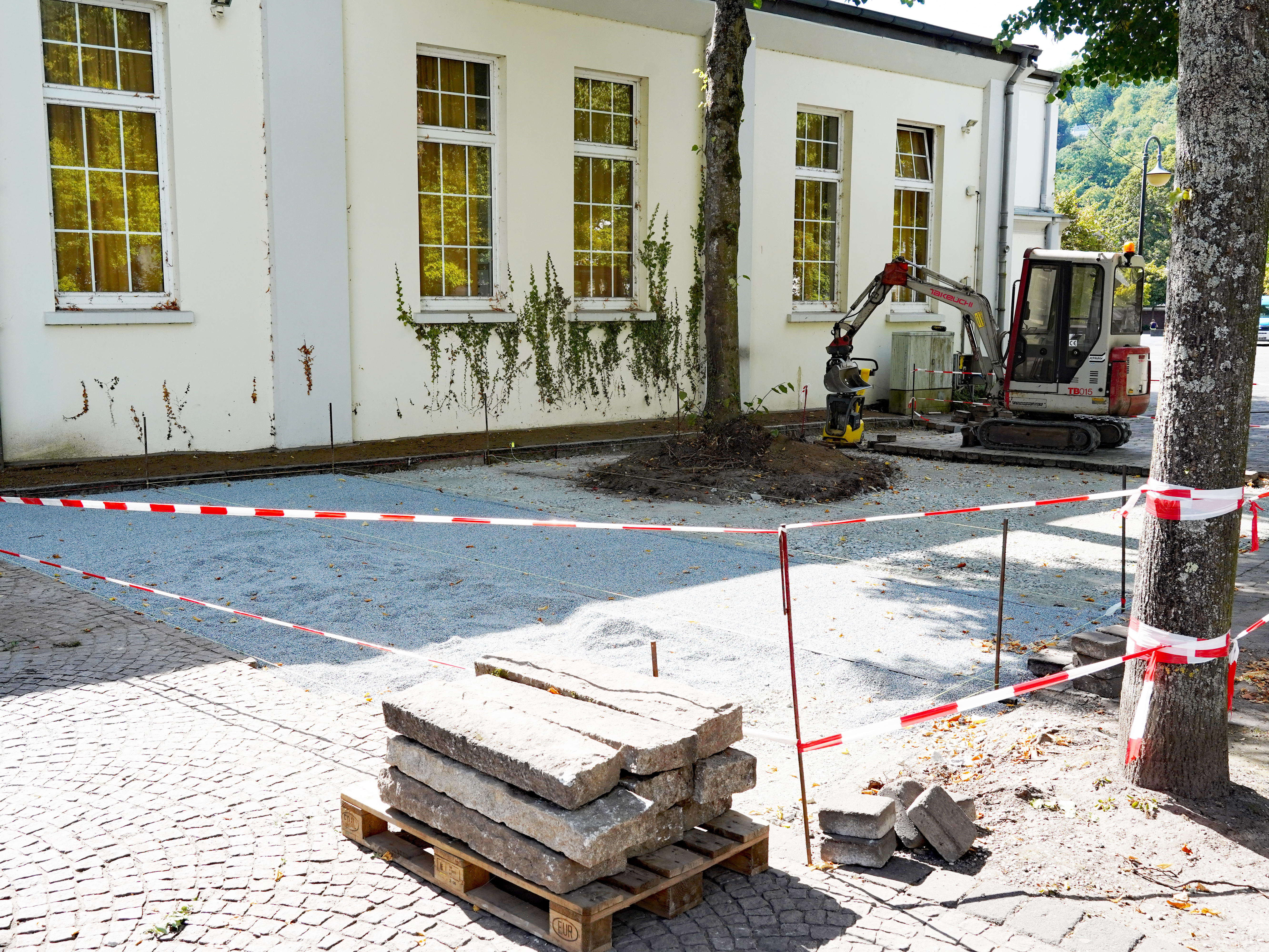 Eindrücke von den Bauarbeiten zur Erweiterung der Marktfläche am Rathausinnenhof und der Schützenhalle.