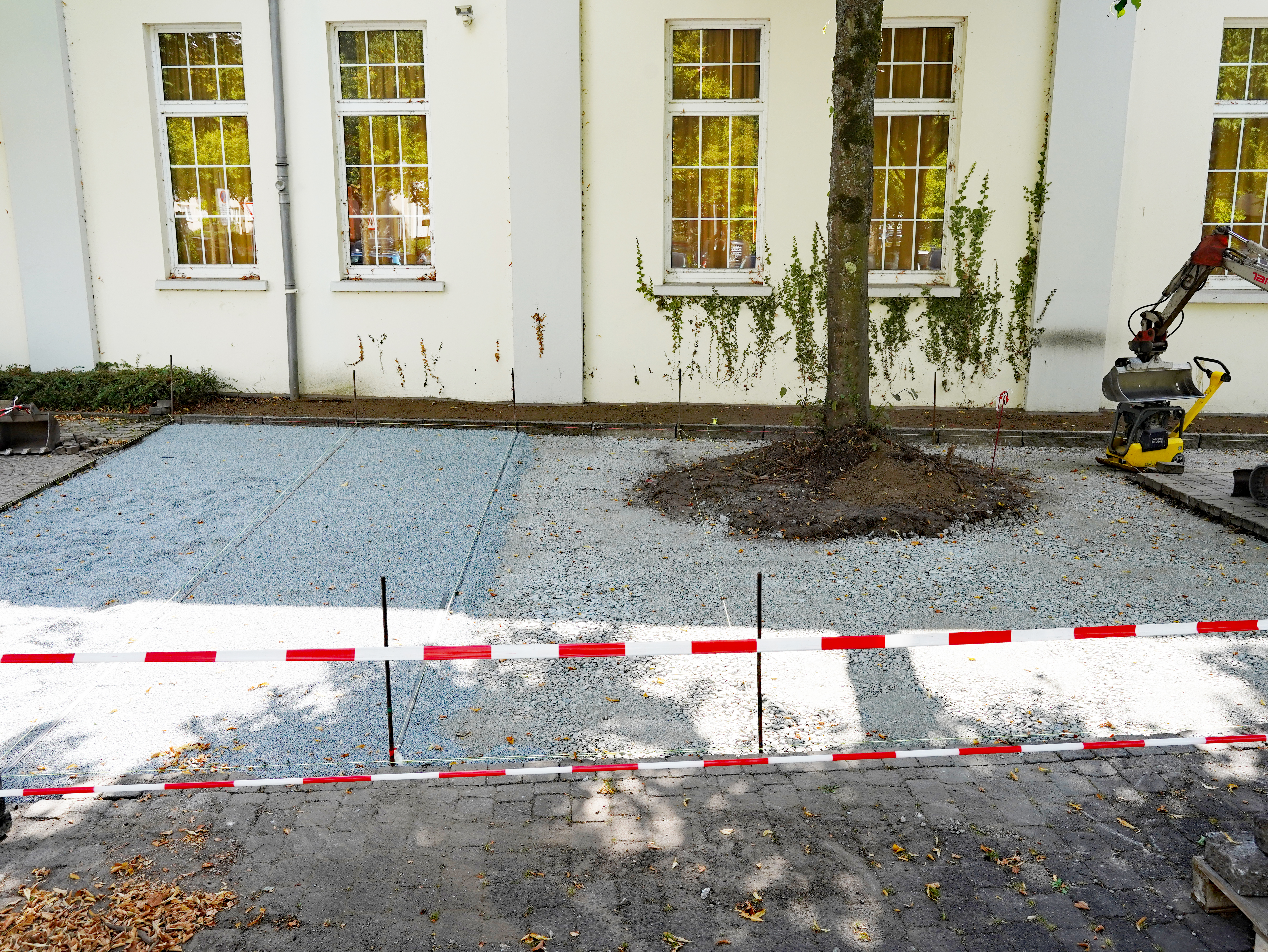 Eindrücke von den Bauarbeiten zur Erweiterung der Marktfläche am Rathausinnenhof und der Schützenhalle.