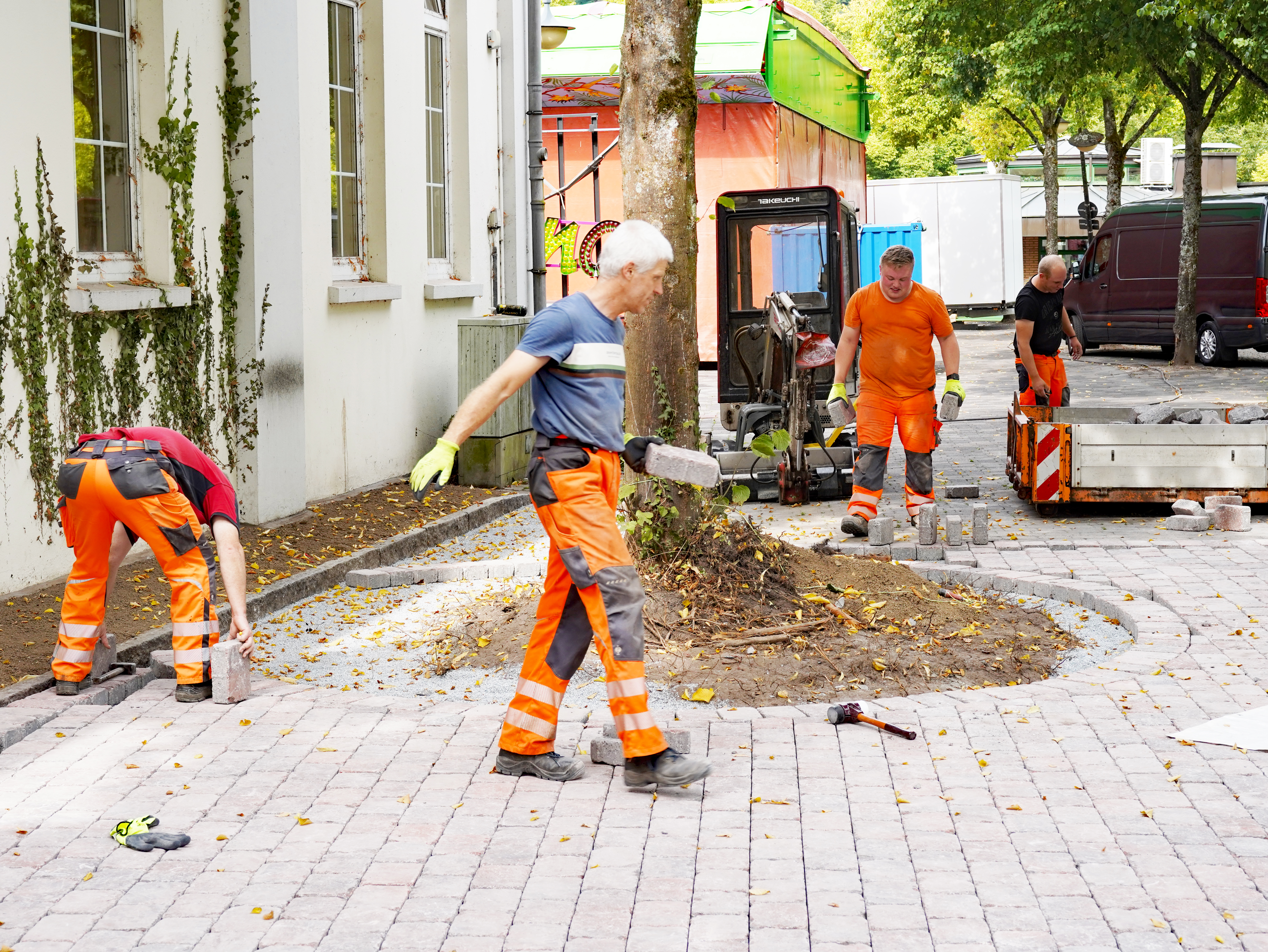 Eindrücke von den Bauarbeiten zur Erweiterung der Marktfläche am Rathausinnenhof und der Schützenhalle.