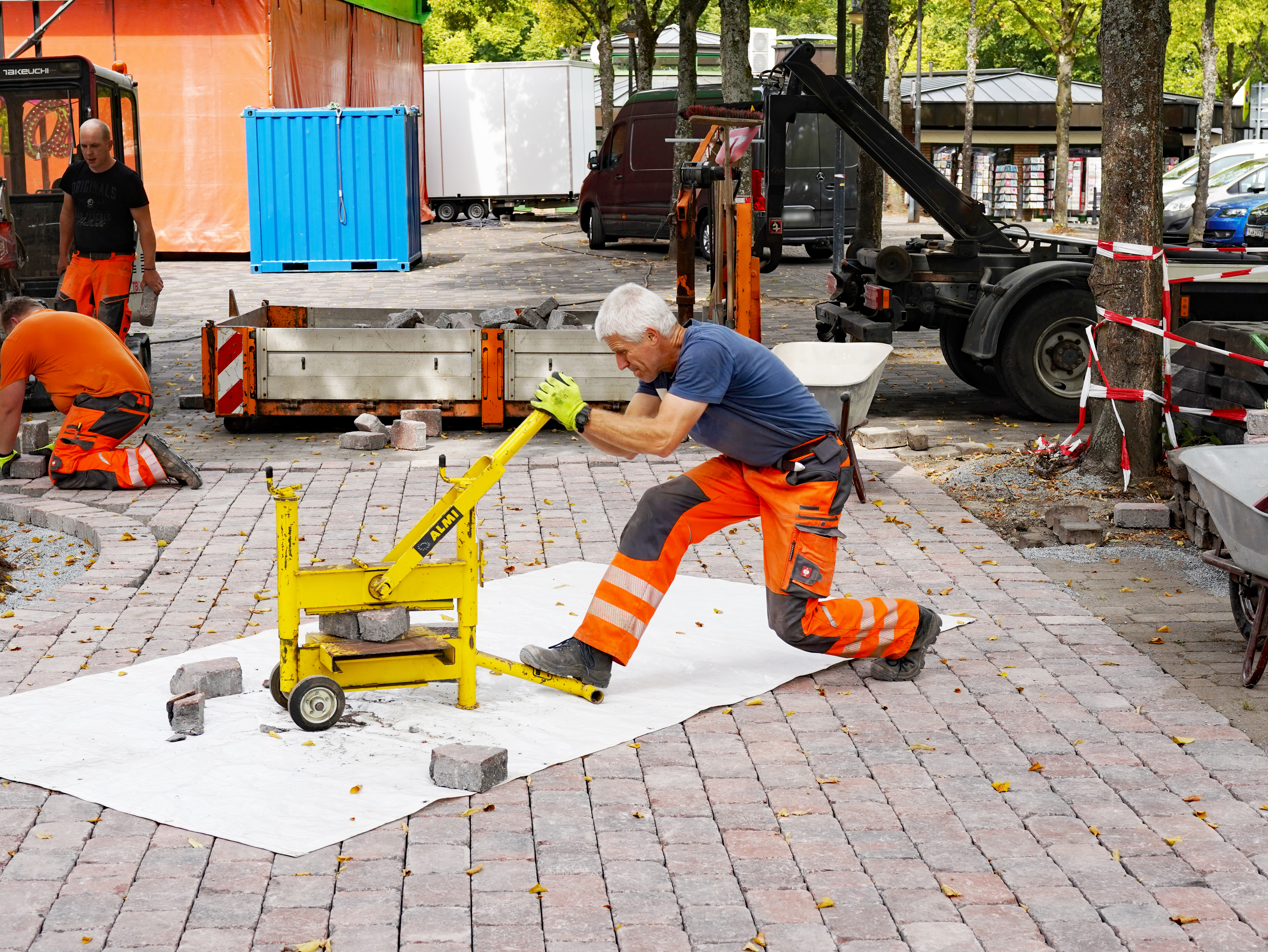 Eindrücke von den Bauarbeiten zur Erweiterung der Marktfläche am Rathausinnenhof und der Schützenhalle.