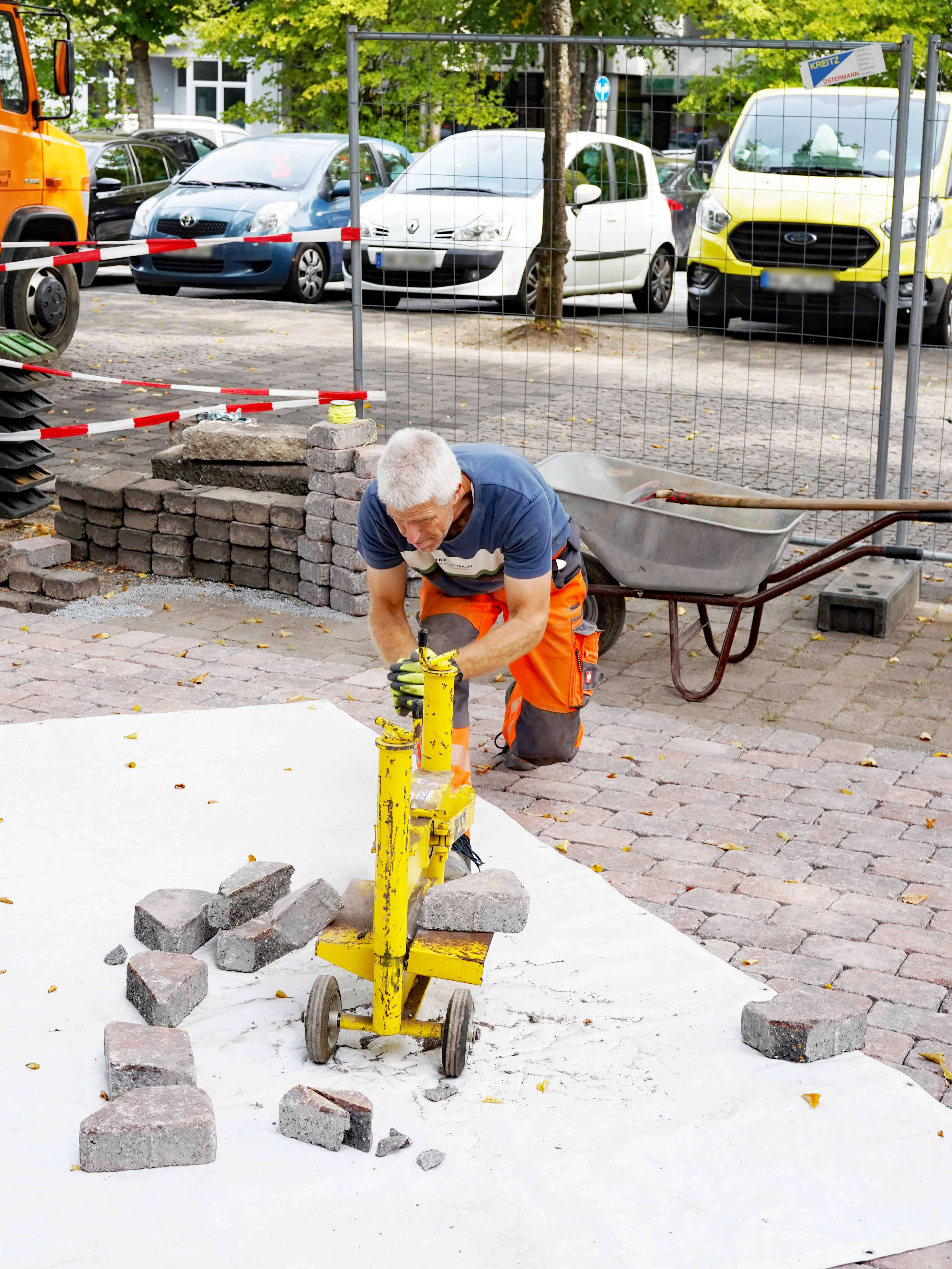 Eindrücke von den Bauarbeiten zur Erweiterung der Marktfläche am Rathausinnenhof und der Schützenhalle.