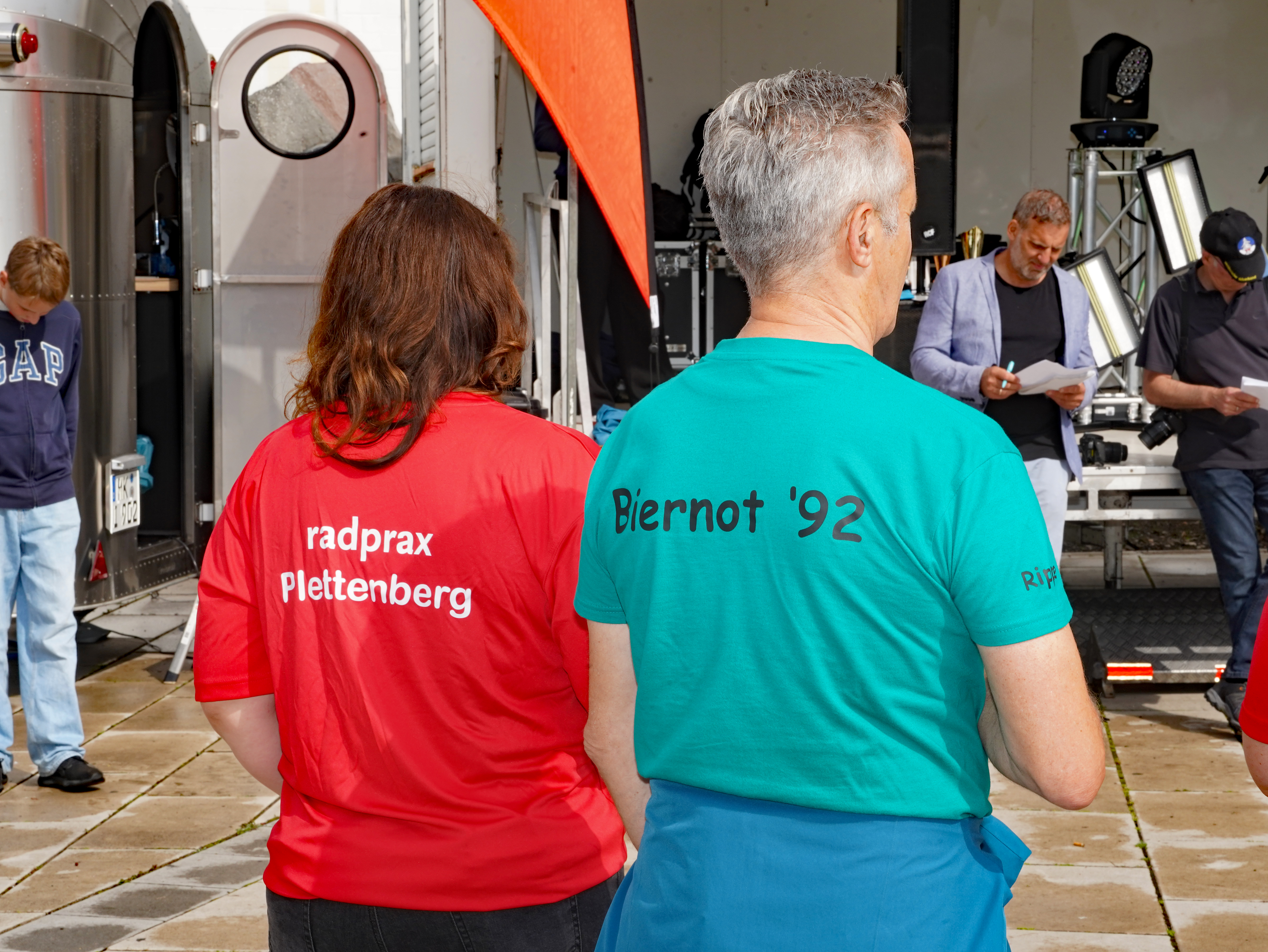 Zwei weitere Teammitglieder, einmal radprax und einmal Team Biernot.